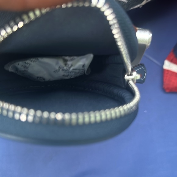 Round Coin Case With Coach Graphic NWT - Picture 5 of 7